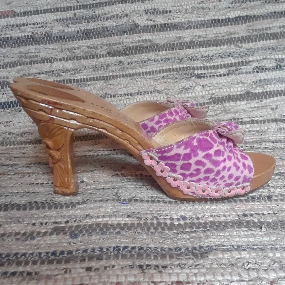 Betsey Johnson Pink Leopard Print Wood Carved Heel Mules Tiki Pinup - Picture 3 of 7